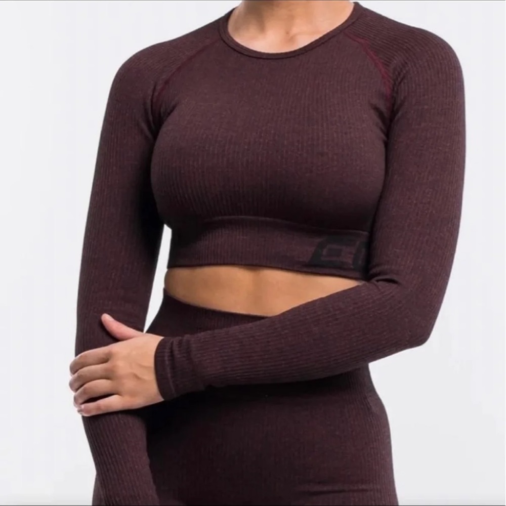 ECHT Berry Arise Comfort Long Sleeve Crop Top